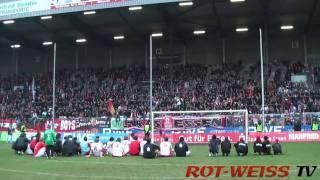 Fantastische Stimmung nach dem Spiel: Rot-Weiss Essen - Schwarz-Weiß Essen