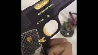 El Nini presume Pistola del Mini Lic. Cuantas veces la presume?