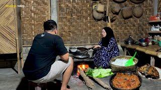 Menu sahur, sambel terasi ,lalapan,ikan gurame, kesukaan keluarga, masakan desa