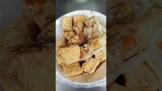 三角窗大腸麵線臭豆腐。大腸麵線。臭豆腐