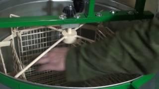 Медогонка 4-х рамочная с ручным приводом