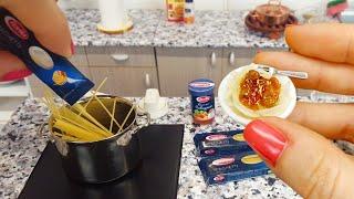 Mini BUT real Spaghetti Bolognese with pancake in Jenny's mini, tiny kitchen/ mini cooking