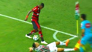 Vinicius Júnior humiliating everyone for Flamengo