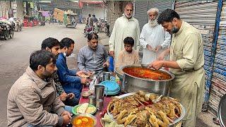 SPECIAL TRADITION HOT BREAKFAST IN WINTER SEASON ON ROAD SIDE LAHORE | BUTT MUTTON SIRI PAYE CHANAY