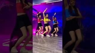 Khan Khan Chudi Khanke  #ytshorts #dance #bollywooddance #explore #song #dancerlife #bollywood
