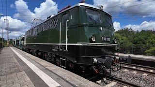 Zugverkehr am Haltepunkt Magdeburg-Herrenkrug mit der historischen E-Lok E40 002