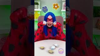 Ha scambiato le vere uova con quelle di cioccolato invece!  #divertente #comico