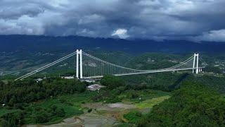 The Longjiang Bridge has a main span of 1,196m and a total length of 2,471m主跨1196米，全长2471米的云南腾冲龙江大桥