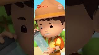 SAVING BIG REEF SQUID from bottle!  | Leo the Wildlife Ranger #shorts 32 | @mediacorpokto