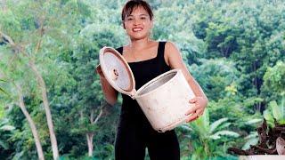 Genius mechanic Ly Thi Ben restores and repairs rice cookers found on the stream bank