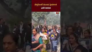 Priyanka Gandhi Protest At Parliament | Ntv