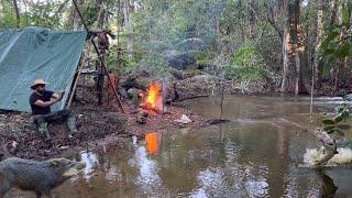 PESCANDO ACAMPANDO Encontrei os PORCOS SELVAGENS fiz PEIXE frito, cozido em algum lugar da AMAZÔNIA