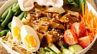 Gado Gado – Indonesian Salad with EASY Peanut Sauce