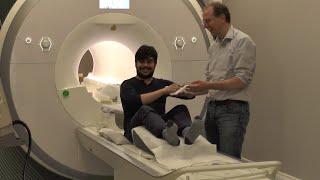 Tomás gets an MRI of his brain  - توماس يجري تصوير الرنين المغناطيسي للدماغ