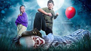 Strongest Girl Beat Scary Clown Pennywise! The new girl is not like everyone else!