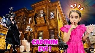 ELİF SİNEM GECE CADININ EVİNE GİTTİK !! BU EV ÇOK TUHAF İKSİR VAR !! ELİF CADI NEREDE ?!