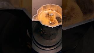آداة القهوة الأكثر انتشارا في الموكا بوت #specialtycoffee #moka_pot