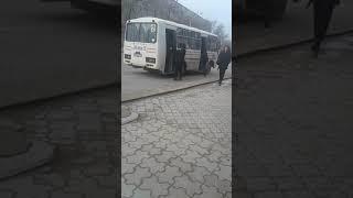 Ақтау қаласында. Сұмдық масқара адамдарды тығып жатыр автобусқа. Заң қайда қарап отыр
