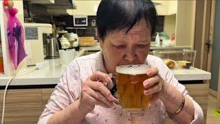ВОНЮЧИЙ КОРЕЙСКИЙ САЛАТ|СПАИВАЕТ БАБКУ ПИВОМ/SMELLY KOREAN SALAD| GAVE GRANDMA BEER TO DRINK