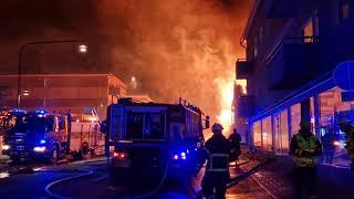 Edsbyn: Kraftig brand i flerfamiljshus