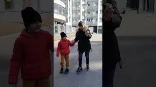 Мое новое достижение. Как я после 40  первый раз встала на ролики  #shorts #эксперимент #ролики