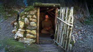 I Built a PERFECT Bushcraft Rock Shelter for Survival. Solo Bushcraft Camping in Wilderness