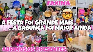 FAXINA PESADA ARRASTEI TUDO E LAVEI  ABRINDO OS PRESENTES COM AS CRIANÇAS- LAVANDERIA QUASE PRONTA