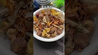 跟着黄磊老师一起做菌菇排骨汤，简单营养又好喝～