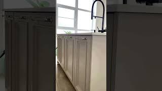 Красивая современна кухня с двумя типами фасадов под заказ #кухни #kitchen