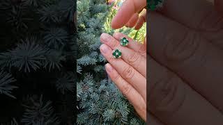 серьги с зелеными фианитами