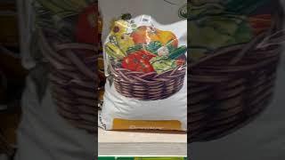 Пересадка петуний в кашпо. Какое положить удобрение? Дешевое или дорогое? #петуния #shorts