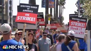 WGA leaders vote to pass agreement to end strike