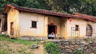 The old house left by my Grandpa, Man turned it into a luxury villa and lived with cute dogs