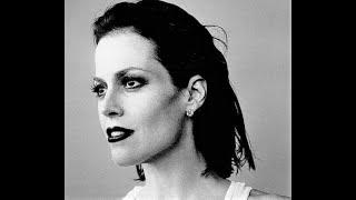 SIGOURNEY WEAVER    PHOTOS   (actress)