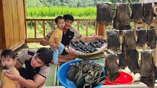 A 20-year-old Vietnamese single father makes banh gai. live outside in nature