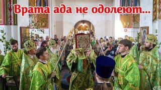 Подвиг веры. Церковь гонят, но оставшиеся храмы переполнены. Мы живем во время новомученников