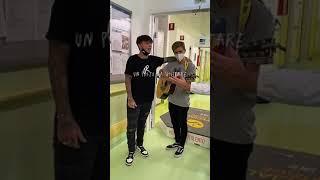 Ultimo canta in ospedale "Ti dedico il silenzio"