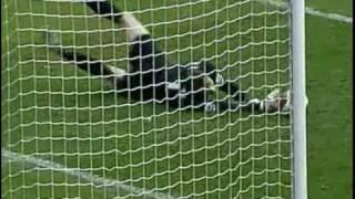 Fantastic save by Jens Lehmann from Ole Gunnar Solskjaer vs Manchester United