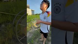 Thả diều gió yếu quá phải ra dây diều thật dài cho diều bay thật cao #layangan #kite #patang #shotrs
