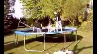 Hoher Trampolinsprung