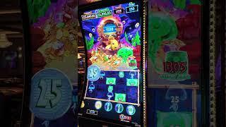 The NEW Goldfish Respin Party Super Bonus is INSANE! #slots #casino #lasvegas