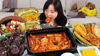 먹방 :) 매운떡볶이, 순대, 튀김, 연어샐러드, 단호박 샌드위치, 치킨샌드위치~