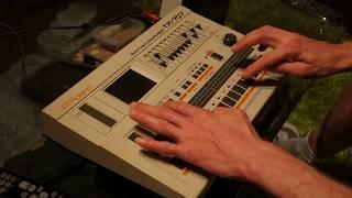 Roland TR-707 - easy programming of nice house pattern :-)