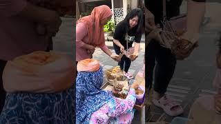 Suasana sore hari di malioboro jogja sambil menikmati sate d trotoar