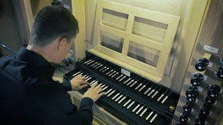 Benjamin Åberg playing Fredmans Epistel N:o 48, Solen glimmar blank och trind