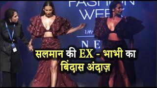  Confident Malaika Arora's Impressive Ramp Walk At LFW2019 ! BollywoodTelevision
