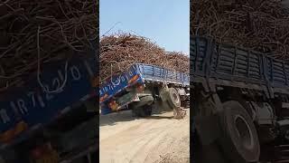 Truck unloading scrap iron process- Good tools and machinery can increase work efficiency