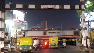 22904 Bhuj-Bandra Terminus AC Superfast Express Crossing Maninagar Railway Crossing