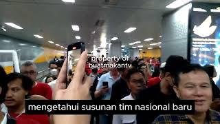 kisah: suporter MALAYSIA MARAH SURUH BELI TIKET TIMNASNYA SENDIRI, BEDA DENGAN SUPORTER INDONESIA..