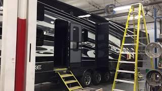 Luxury Toy hauler Fifth Wheel - Luxury RV Paint